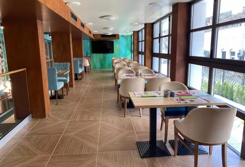 Hotelli покрит мост