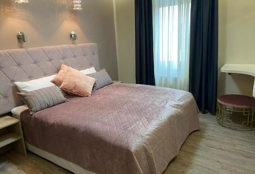 Hotelli покрит мост