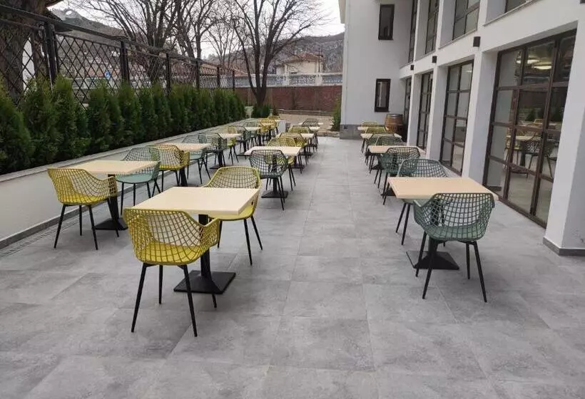 Hotelli покрит мост