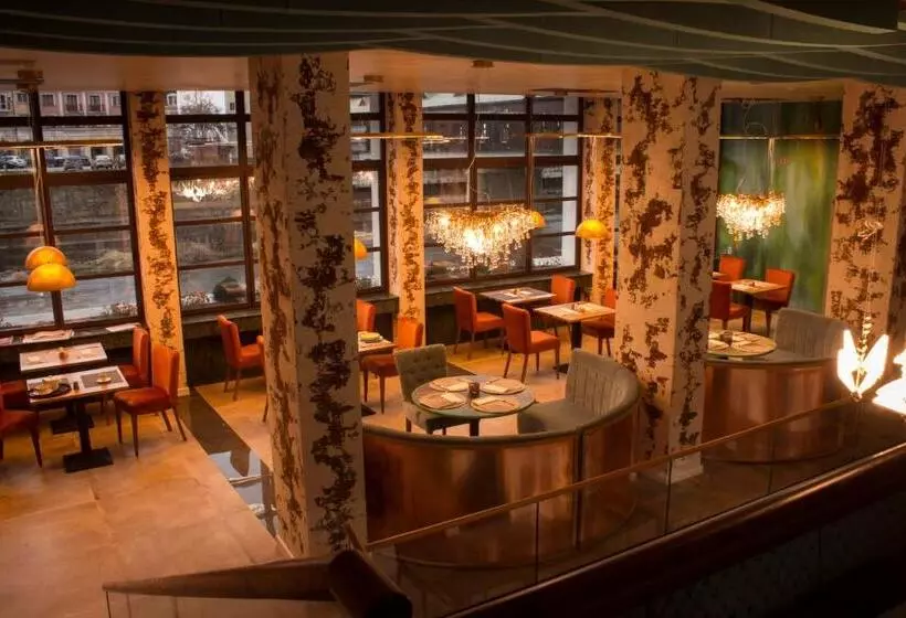 Hotelli покрит мост