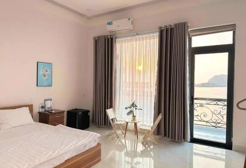 هتل Hostel Tom House