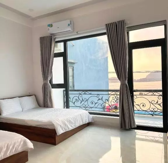 هتل Hostel Tom House