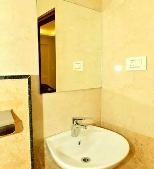 ホテル Downtown Pr Groups Raashi Residency