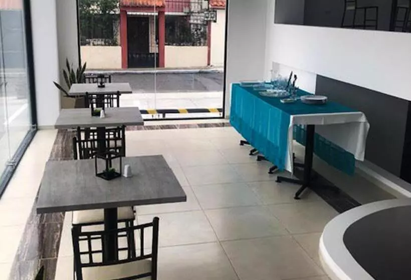 Hotelli Suites La Fontana