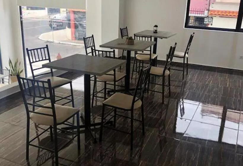 Hotelli Suites La Fontana