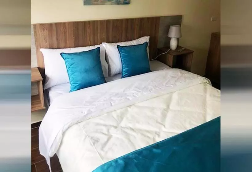 Hotelli Suites La Fontana