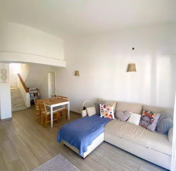 پانسیون Amora S Guest House