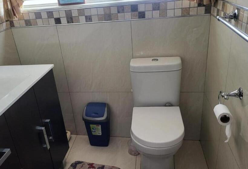 פנסיון Orca Estate Guesthouse Self Catering Accommodation