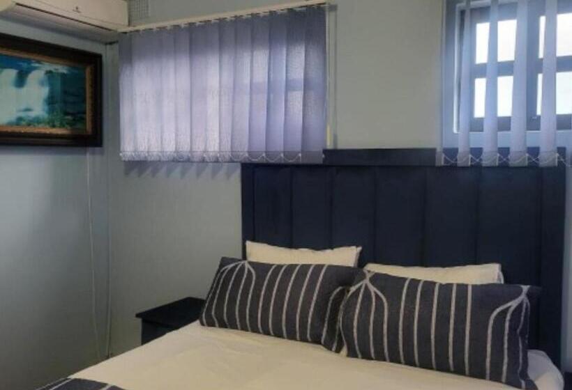 פנסיון Orca Estate Guesthouse Self Catering Accommodation