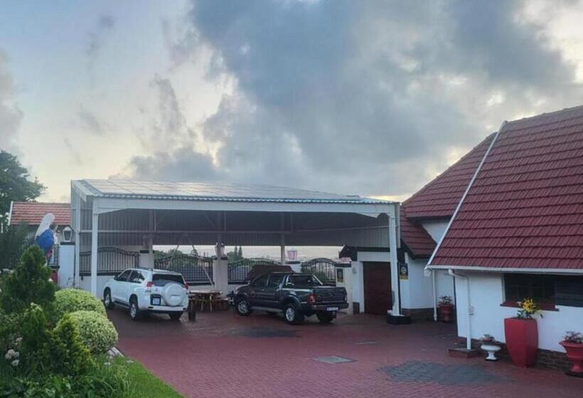 פנסיון Orca Estate Guesthouse Self Catering Accommodation