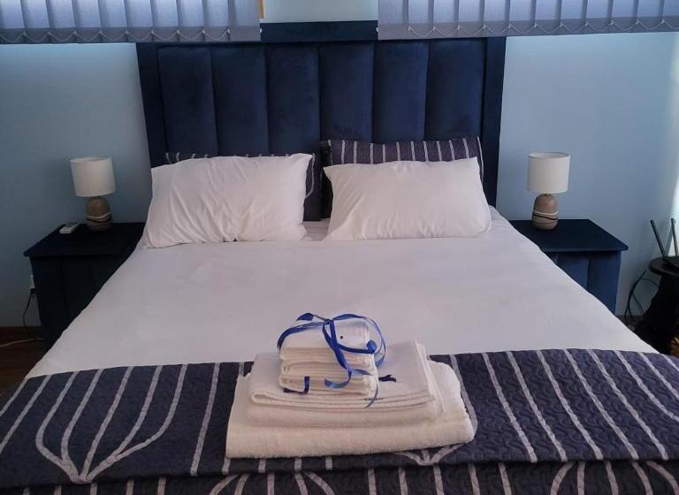 פנסיון Orca Estate Guesthouse Self Catering Accommodation