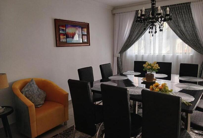 פנסיון Orca Estate Guesthouse Self Catering Accommodation