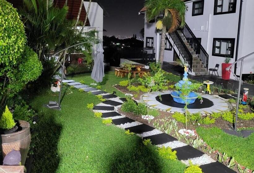 פנסיון Orca Estate Guesthouse Self Catering Accommodation