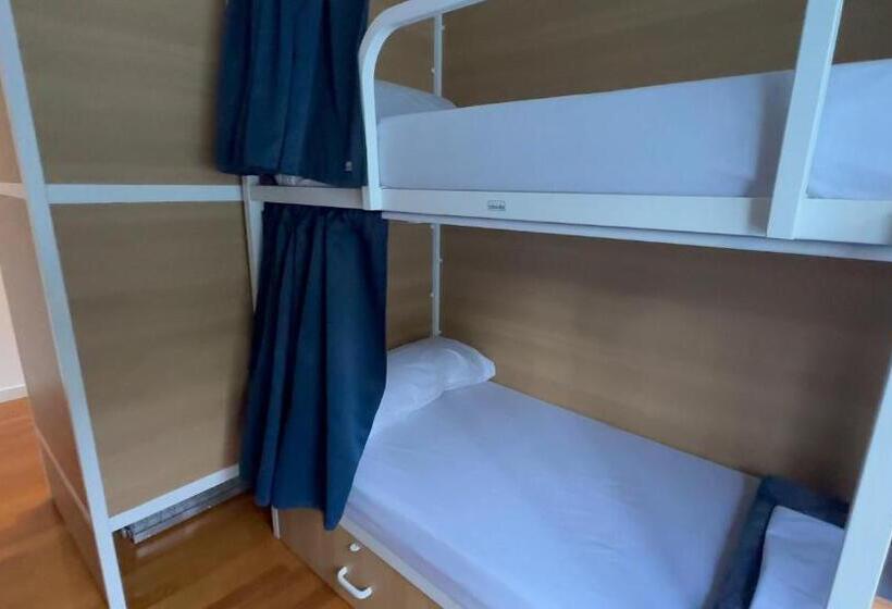 مبيت وإفطار Vhostel