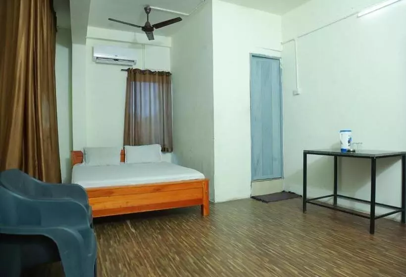 ホテル Easy Stay Eranhipalam
