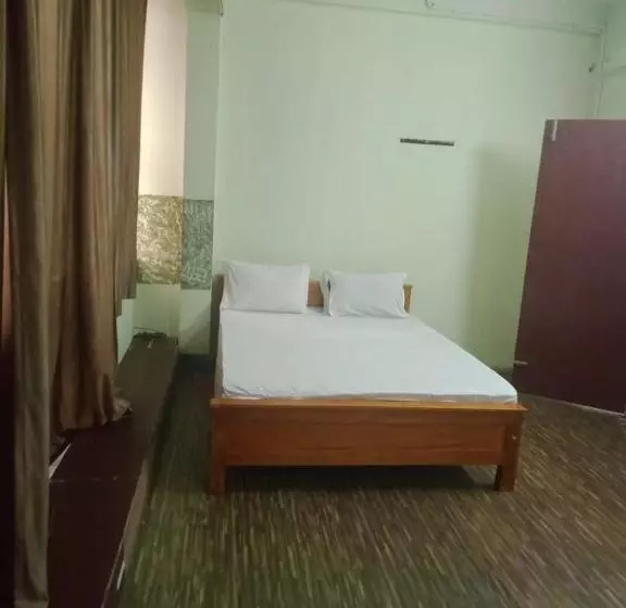ホテル Easy Stay Eranhipalam