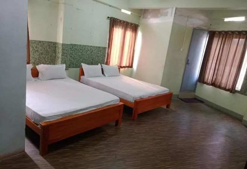 ホテル Easy Stay Eranhipalam