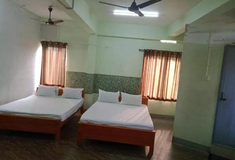 ホテル Easy Stay Eranhipalam