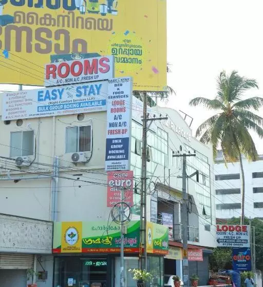 ホテル Easy Stay Eranhipalam