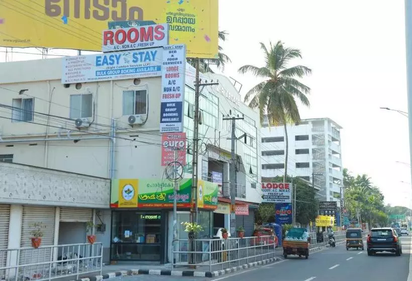 ホテル Easy Stay Eranhipalam