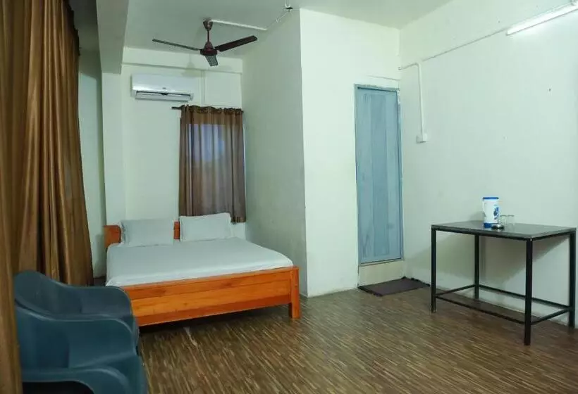 ホテル Easy Stay Eranhipalam