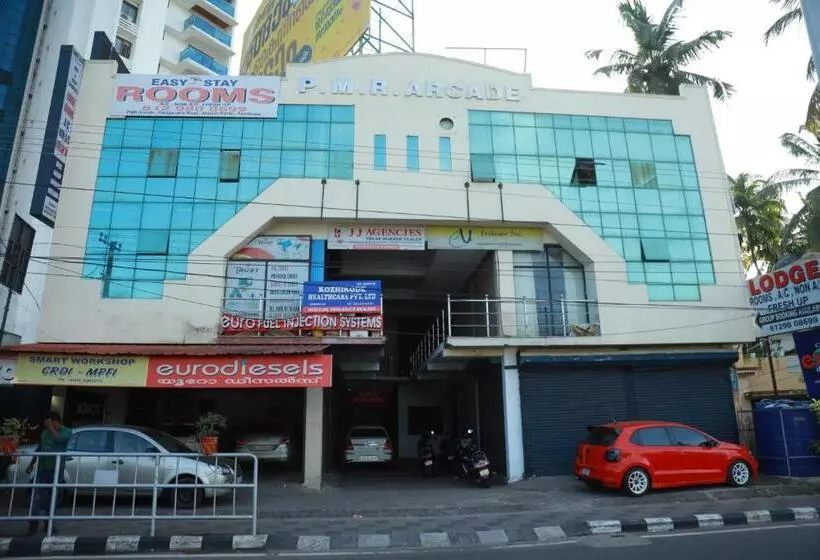 ホテル Easy Stay Eranhipalam