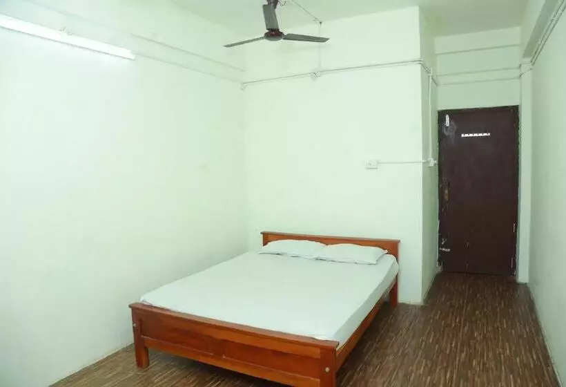 ホテル Easy Stay Eranhipalam
