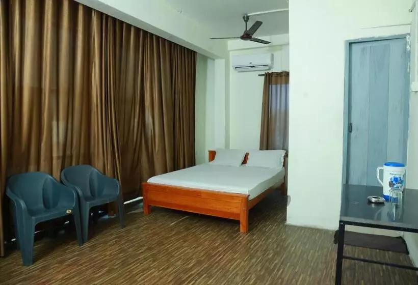 ホテル Easy Stay Eranhipalam