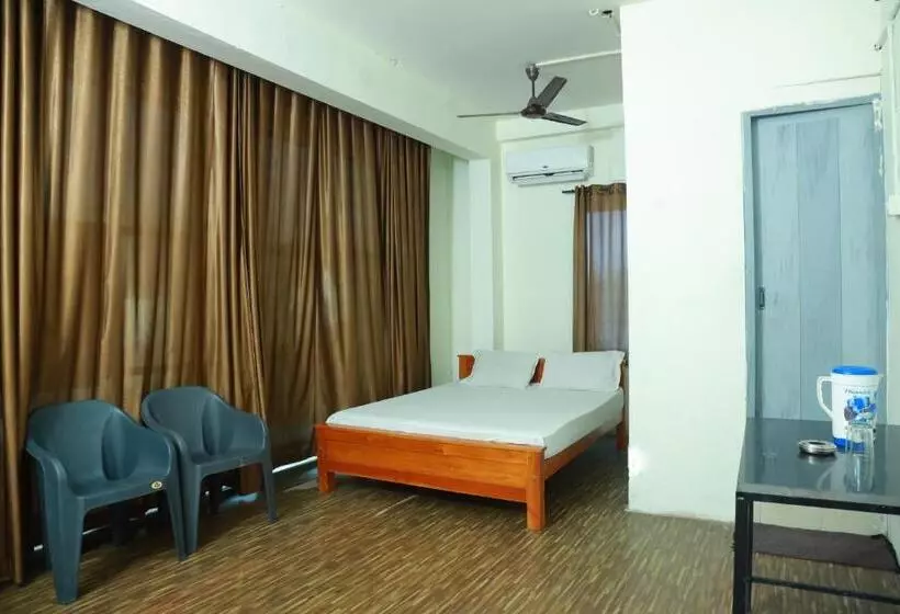 ホテル Easy Stay Eranhipalam