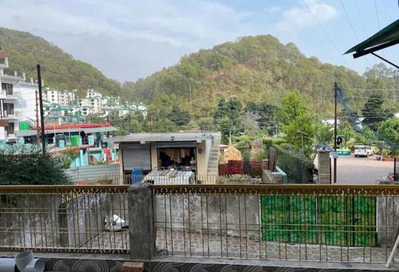 Hotell Mounts With Parking