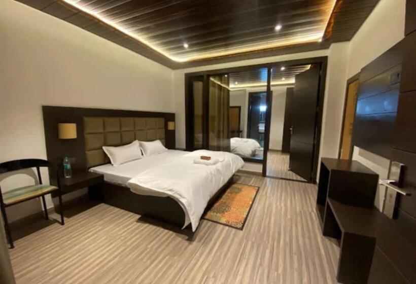 Hotell Mounts With Parking