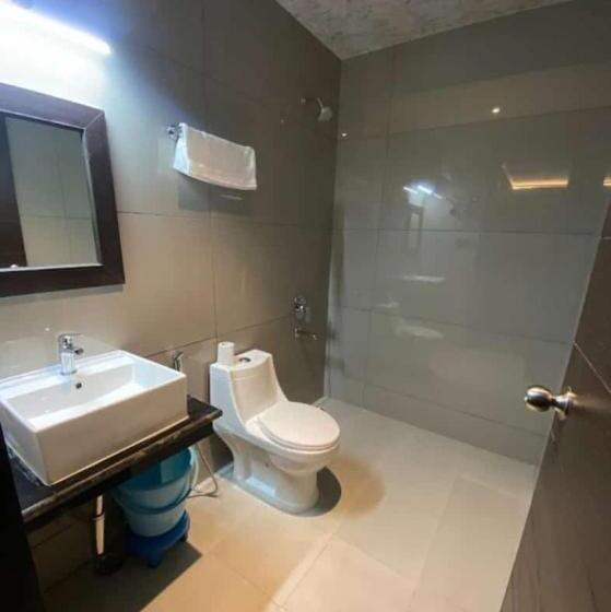 Hotell Mounts With Parking