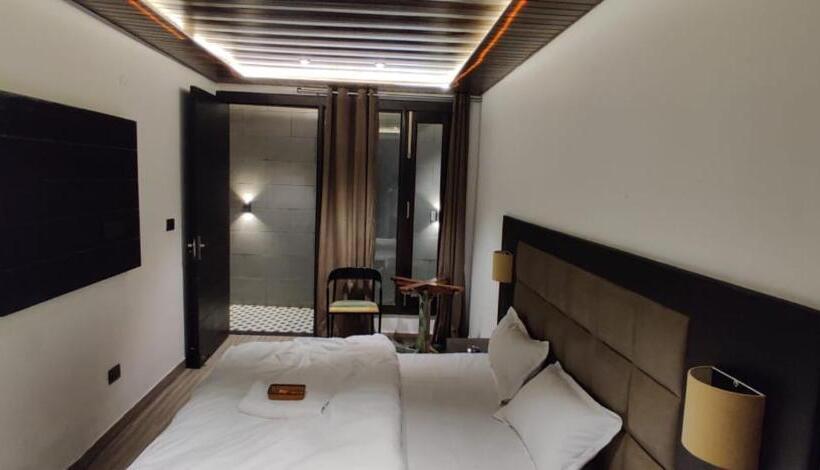 Hotell Mounts With Parking