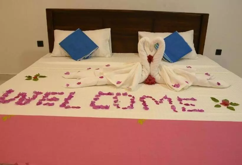هتل The White Pillow