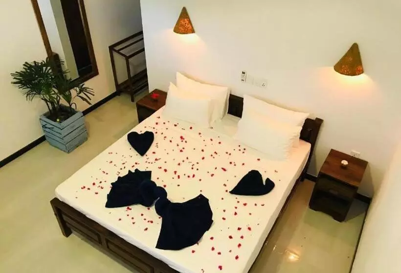 هتل The White Pillow