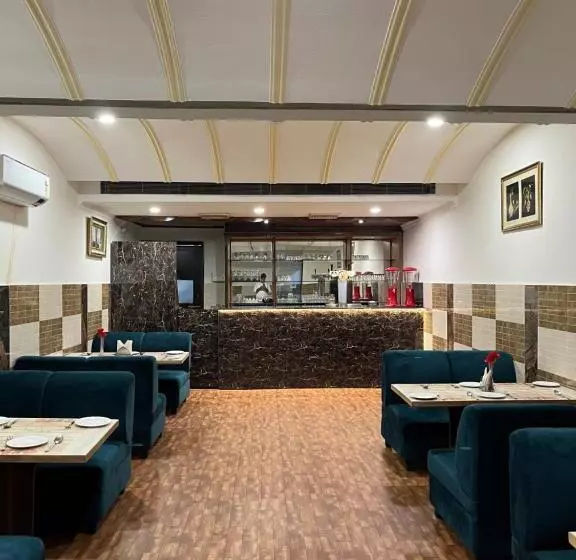 Hotel Vasu International