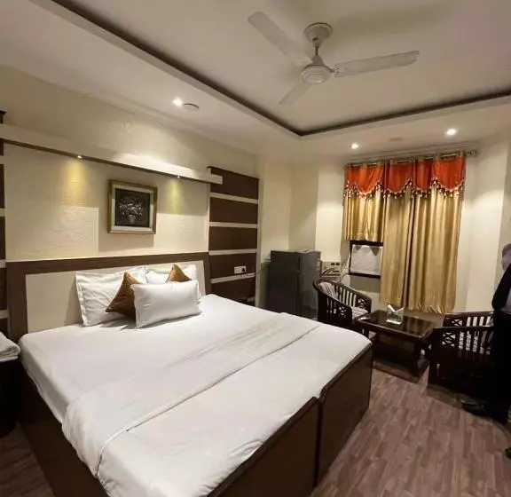 Hotel Vasu International