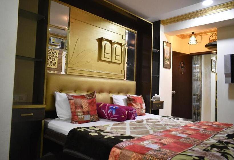 Отель Ya Inn & Suites