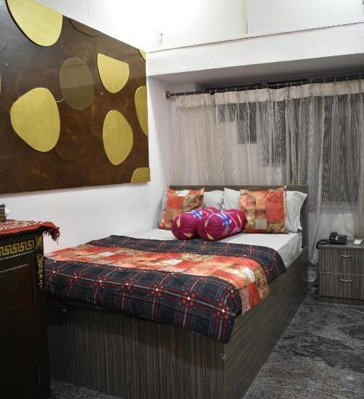 Отель Ya Inn & Suites