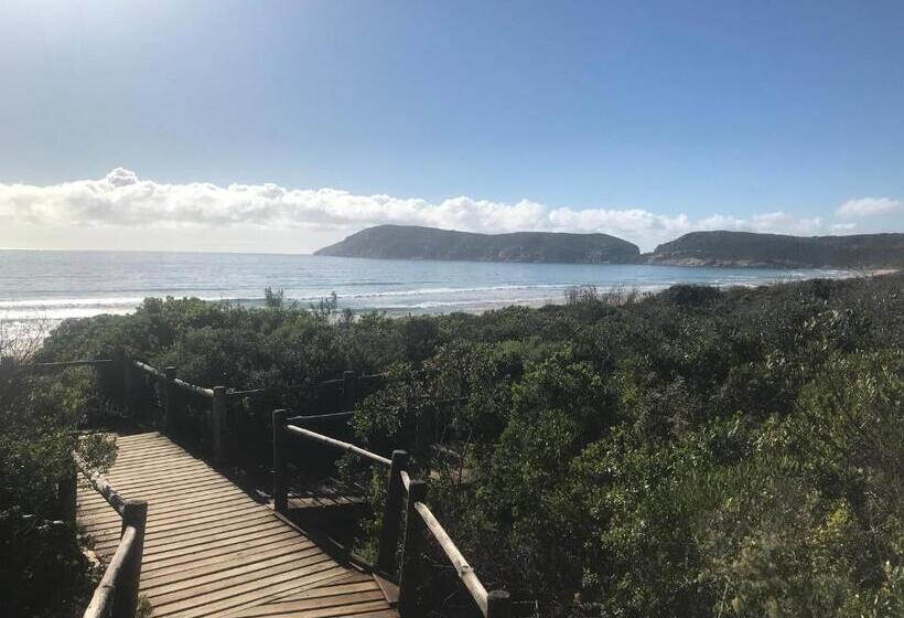 펜션 Calm Waters Guesthouse