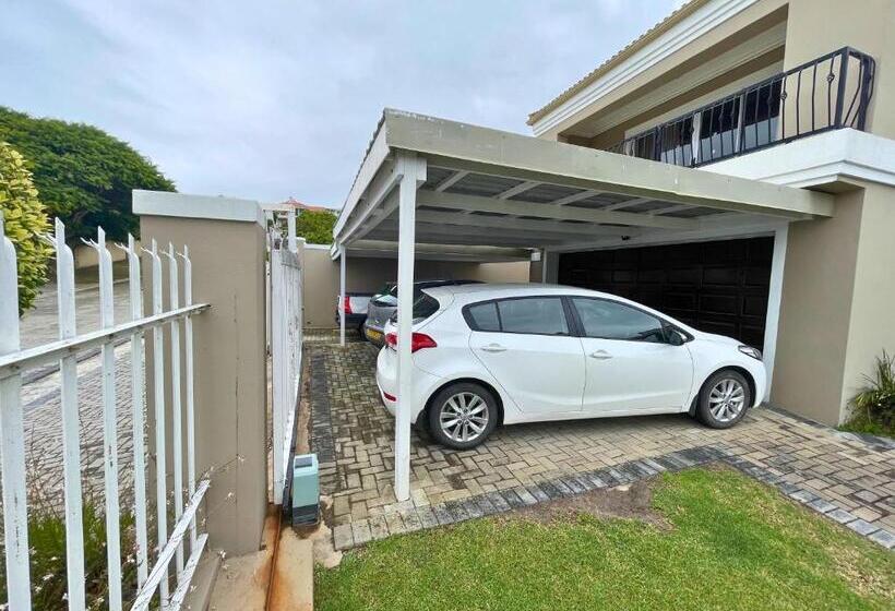 펜션 Calm Waters Guesthouse