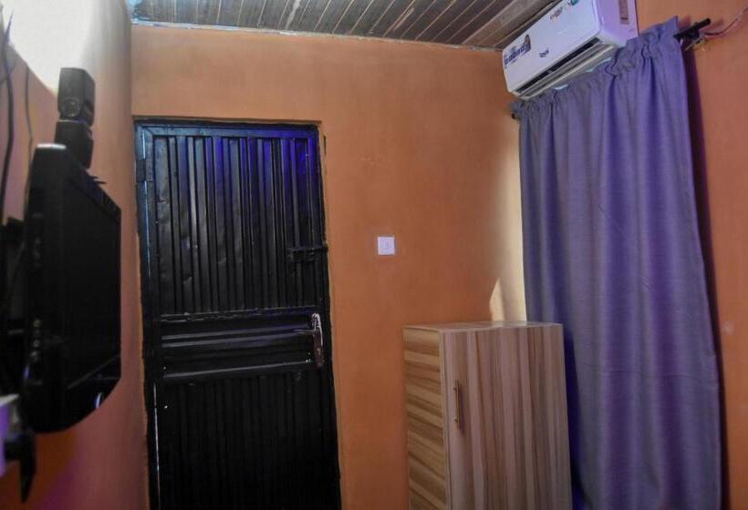 پانسیون More Point Lounge