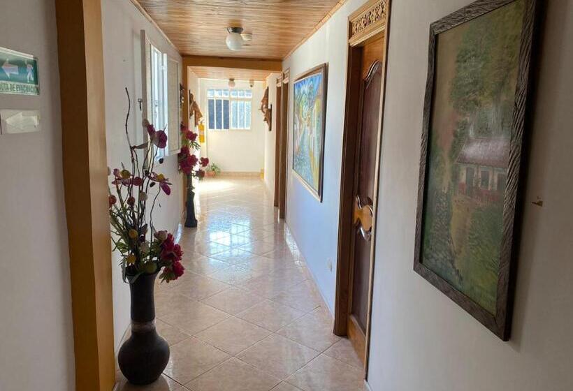 هتل Brisas Del Café