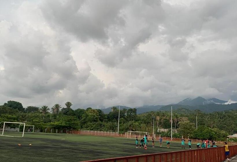 هتل Complejo Deportivo Wilson Palacios