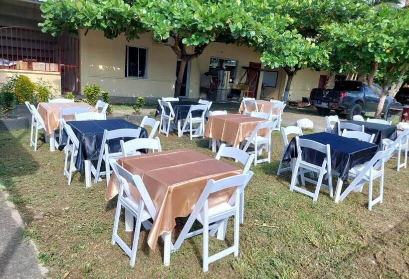 هتل Complejo Deportivo Wilson Palacios