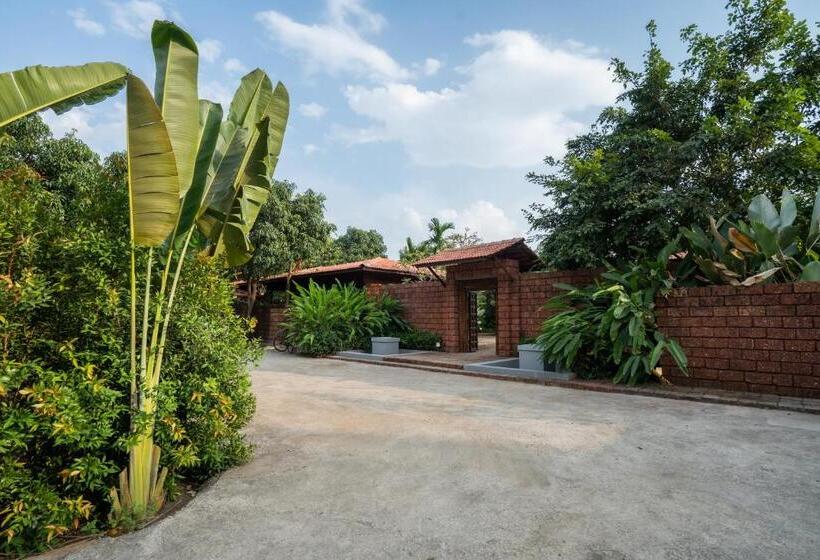 호텔 Jomo Resort Alibaug