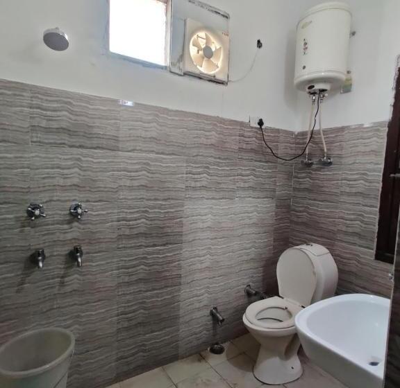 בית מלון כפרי Parbhat Palace