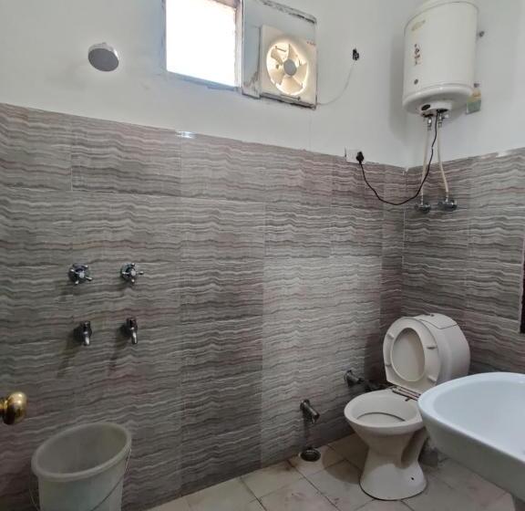 בית מלון כפרי Parbhat Palace