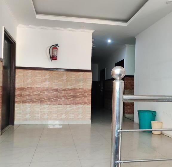 בית מלון כפרי Parbhat Palace