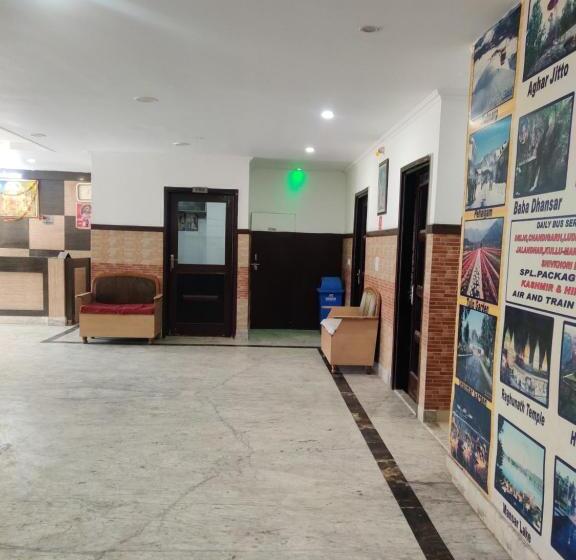 בית מלון כפרי Parbhat Palace